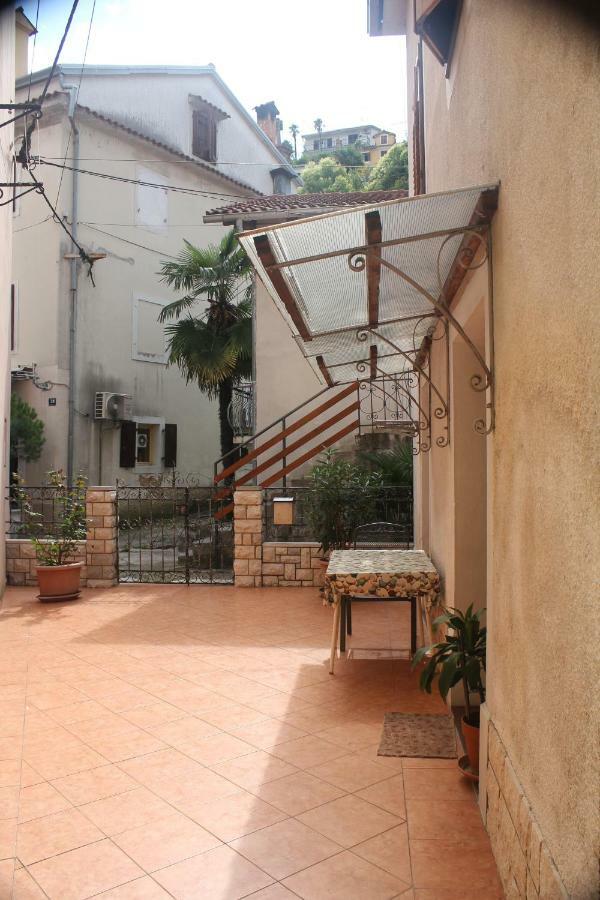 Apartmani Banina Ika Zewnętrze zdjęcie