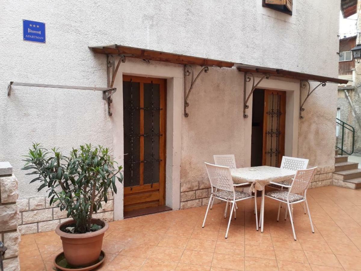 Apartmani Banina Ika Zewnętrze zdjęcie